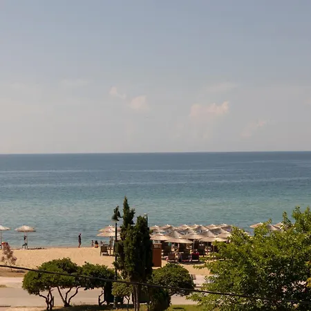 Ammos Seafront Family Apartment Nea Plagia