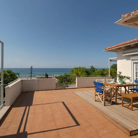 Ammos Seafront Family Apartment Nea Plagia