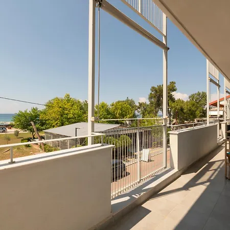 Ammos Seafront Family Néa Plája