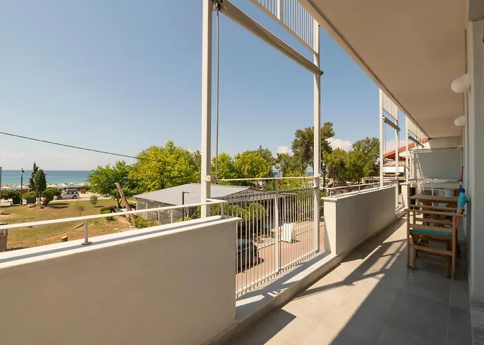 Ammos Seafront Family Nea Plagia